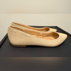 Timeless Closet Staple Snakeskin Cream Textured Women's Flats By Express Sz 9